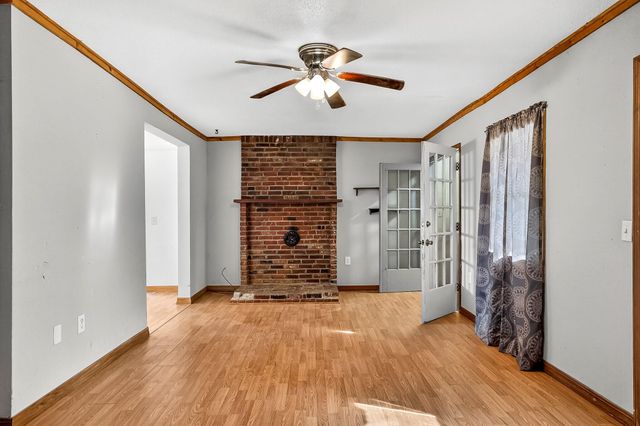 109 W Cline Street, Aurora, MO 65605