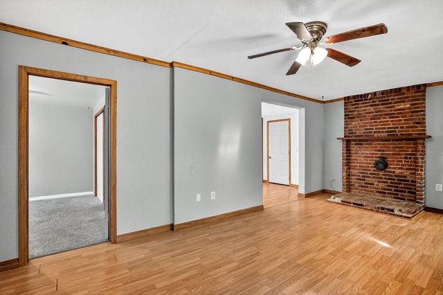 109 W Cline Street, Aurora, MO 65605