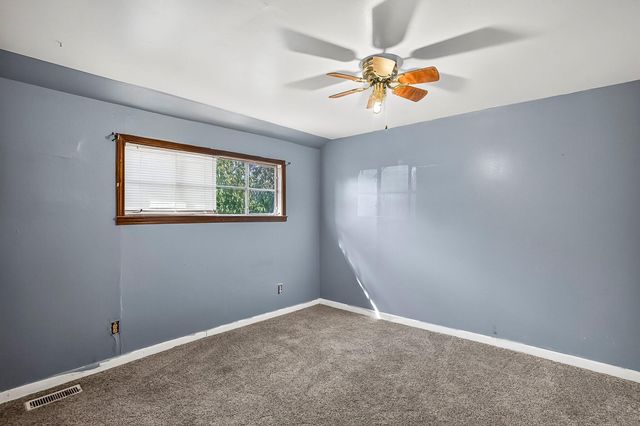 109 W Cline Street, Aurora, MO 65605