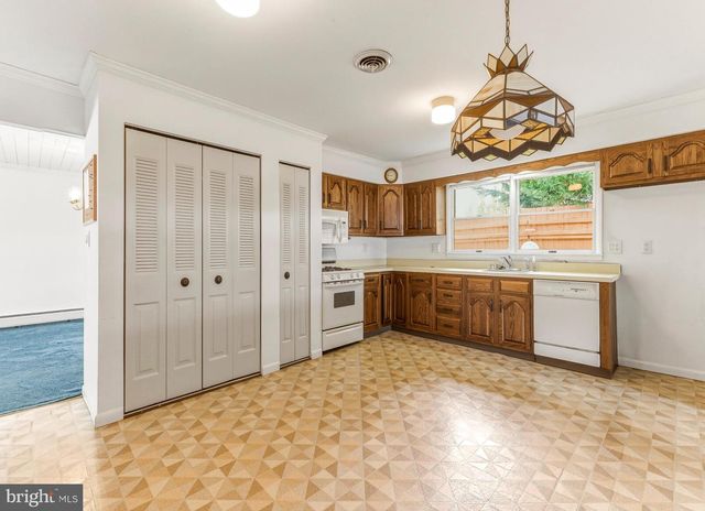 227 MEADOW LN, Woodbury, NJ 08096