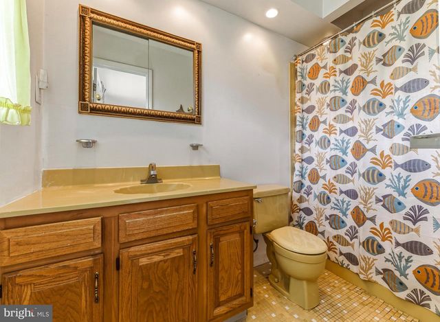 227 MEADOW LN, Woodbury, NJ 08096