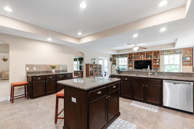 2643 Avenida De Soto, Navarre, FL 32566