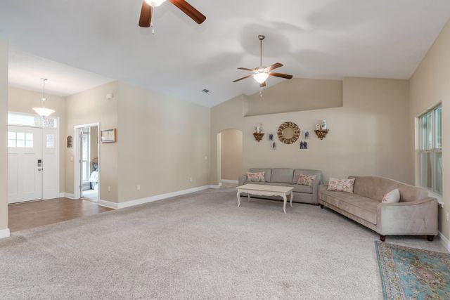 2643 Avenida De Soto, Navarre, FL 32566