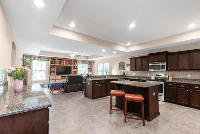 2643 Avenida De Soto, Navarre, FL 32566