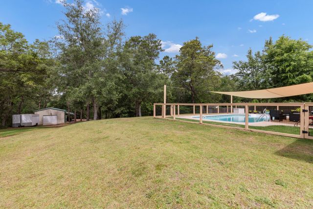 2643 Avenida De Soto, Navarre, FL 32566