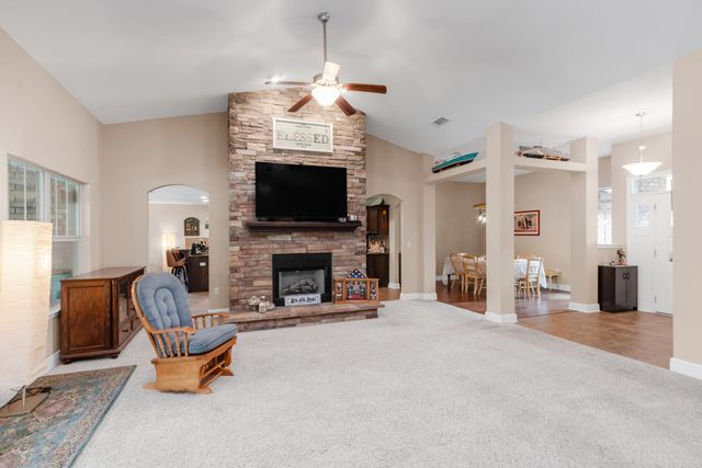 2643 Avenida De Soto, Navarre, FL 32566