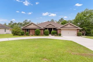 2643 Avenida De Soto, Navarre, FL 32566