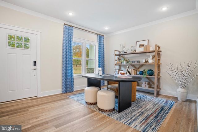 2 REGENT CIR, Hagerstown, MD 21742