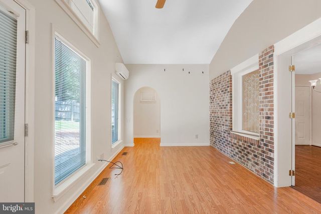 2 ADAM CT, Fredericksburg, VA 22405