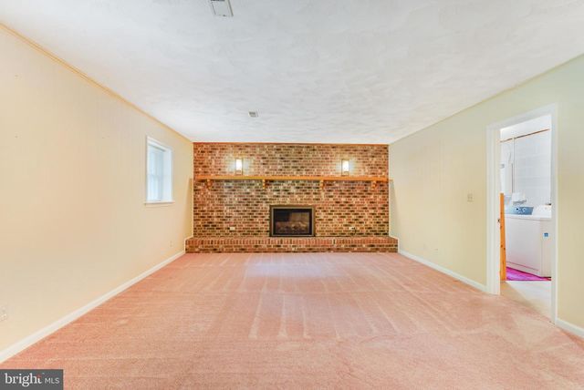 2 ADAM CT, Fredericksburg, VA 22405