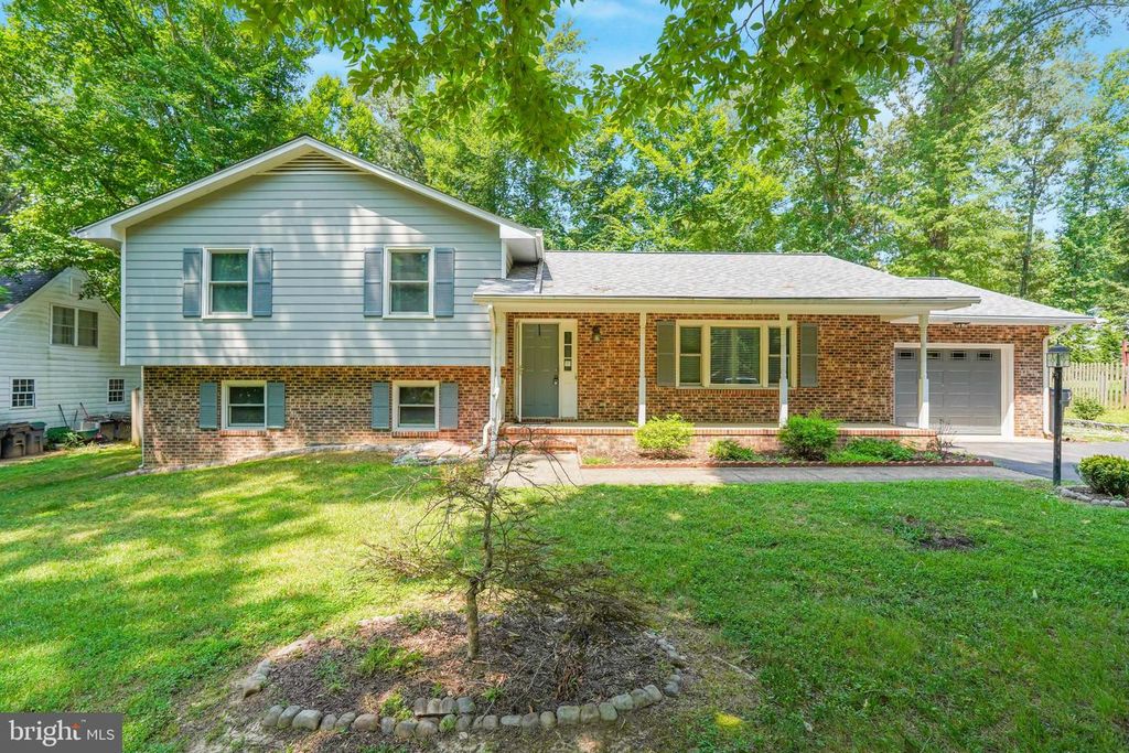 2 ADAM CT, Fredericksburg, VA 22405