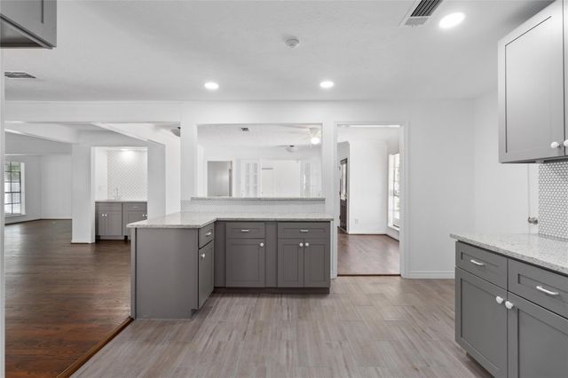 500 Shirleen Drive, Seabrook, TX 77586