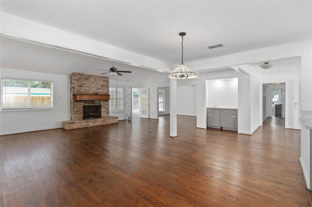 500 Shirleen Drive, Seabrook, TX 77586