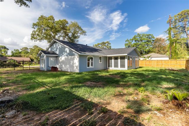 500 Shirleen Drive, Seabrook, TX 77586