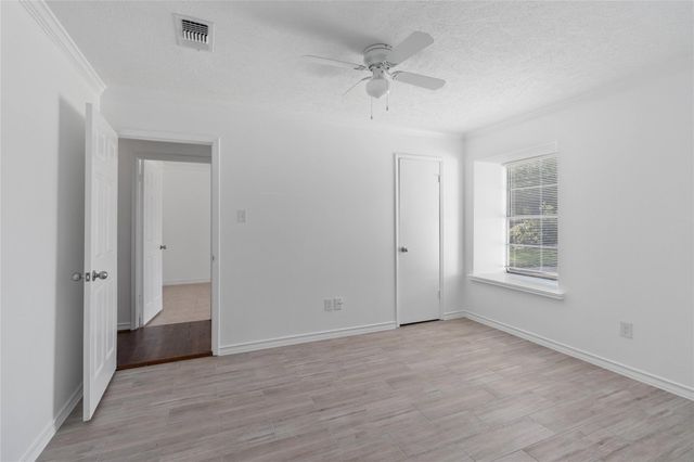 500 Shirleen Drive, Seabrook, TX 77586