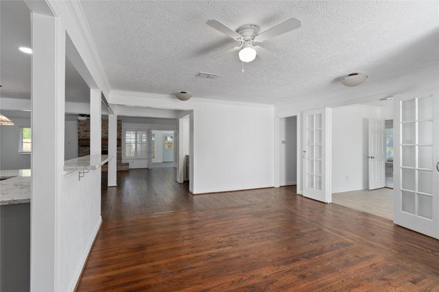 500 Shirleen Drive, Seabrook, TX 77586