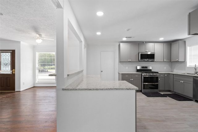 500 Shirleen Drive, Seabrook, TX 77586