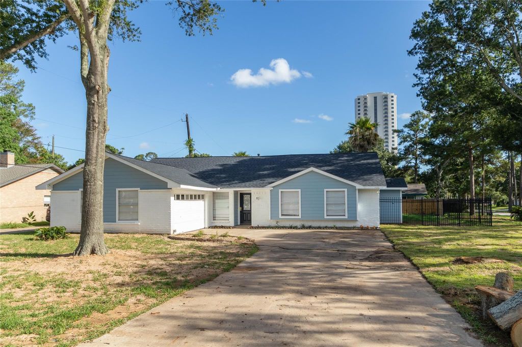 500 Shirleen Drive, Seabrook, TX 77586