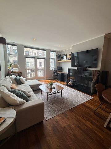 2302 W North Avenue 2W, Chicago, IL 60647