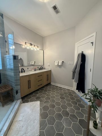 2302 W North Avenue 2W, Chicago, IL 60647