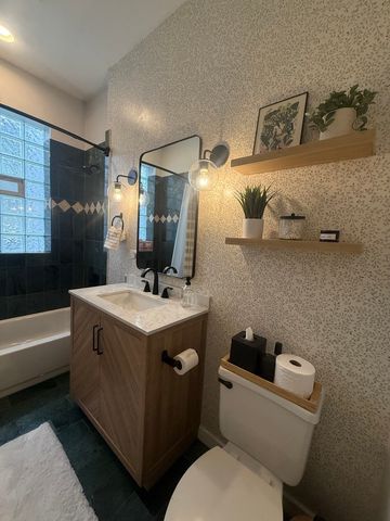 2302 W North Avenue 2W, Chicago, IL 60647