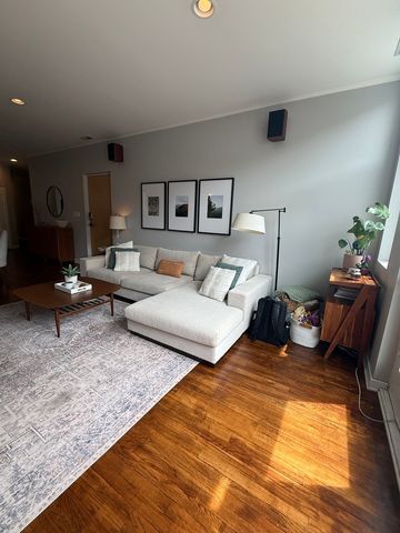 2302 W North Avenue 2W, Chicago, IL 60647