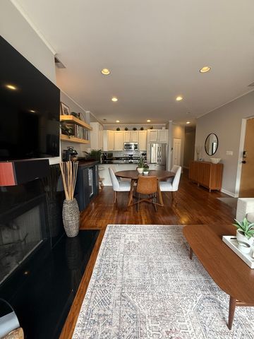 2302 W North Avenue 2W, Chicago, IL 60647