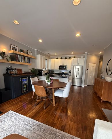 2302 W North Avenue 2W, Chicago, IL 60647