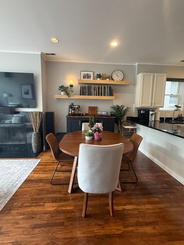 2302 W North Avenue 2W, Chicago, IL 60647