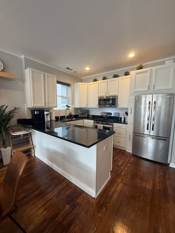 2302 W North Avenue 2W, Chicago, IL 60647