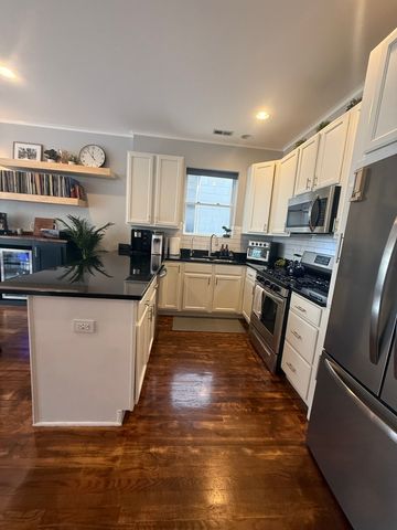 2302 W North Avenue 2W, Chicago, IL 60647