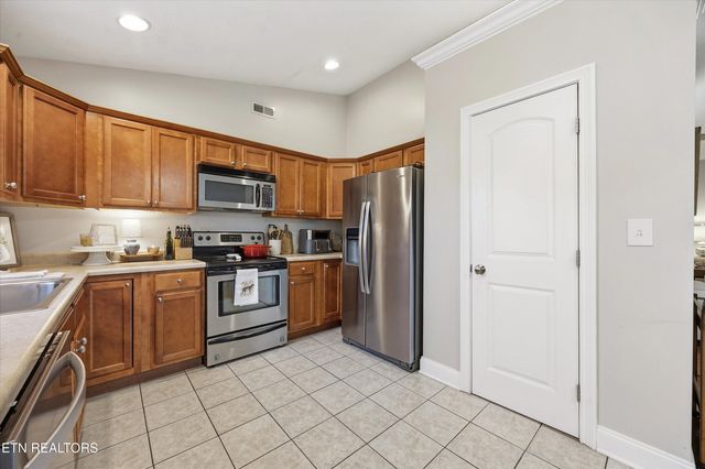 498 Oak Hills Drive, Lenoir City, TN 37771