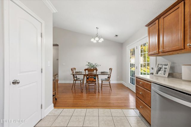 498 Oak Hills Drive, Lenoir City, TN 37771