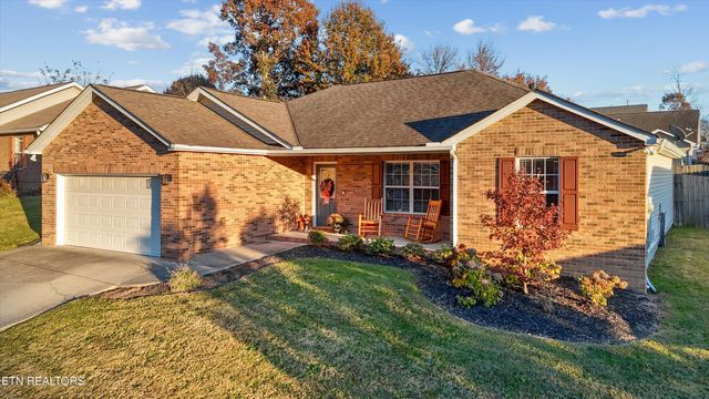 498 Oak Hills Drive, Lenoir City, TN 37771