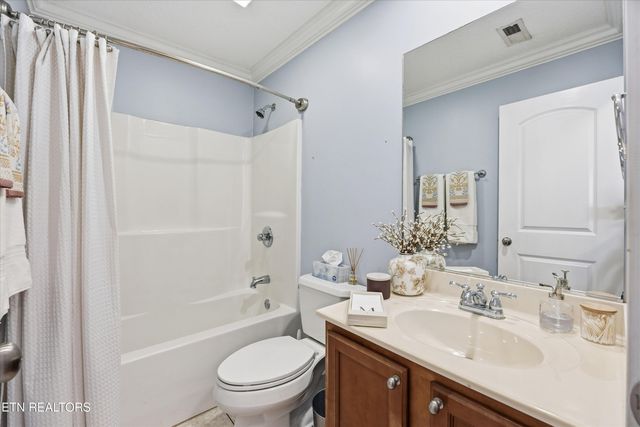 498 Oak Hills Drive, Lenoir City, TN 37771