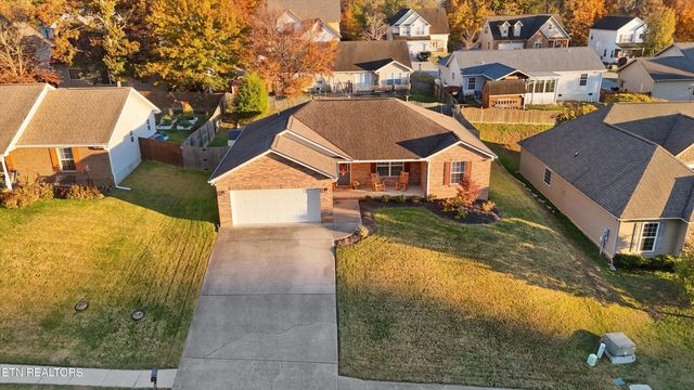 498 Oak Hills Drive, Lenoir City, TN 37771