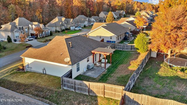 498 Oak Hills Drive, Lenoir City, TN 37771