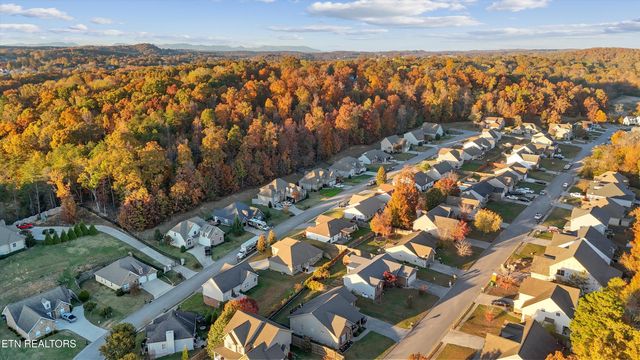 498 Oak Hills Drive, Lenoir City, TN 37771