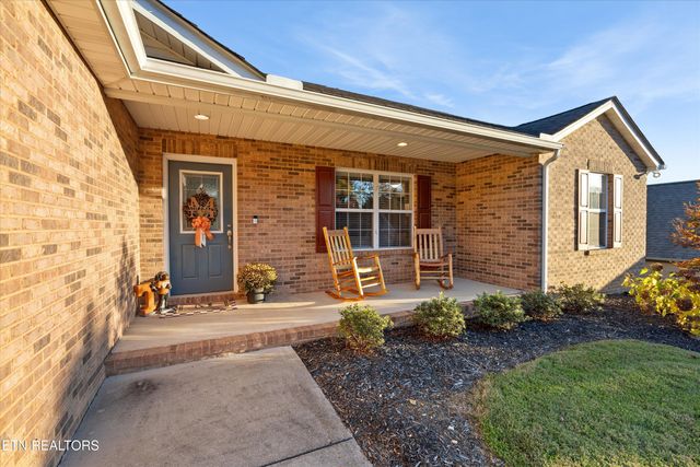 498 Oak Hills Drive, Lenoir City, TN 37771