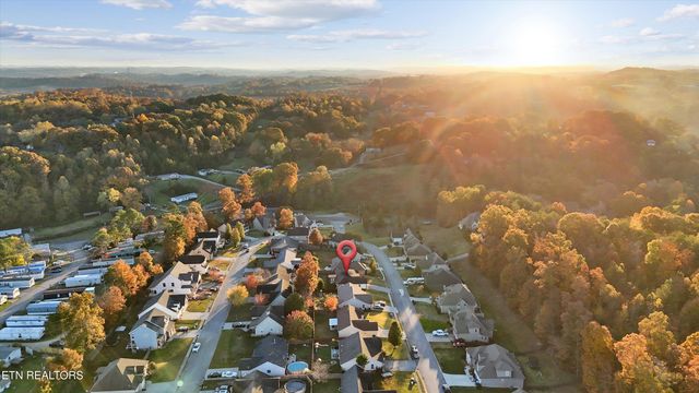 498 Oak Hills Drive, Lenoir City, TN 37771