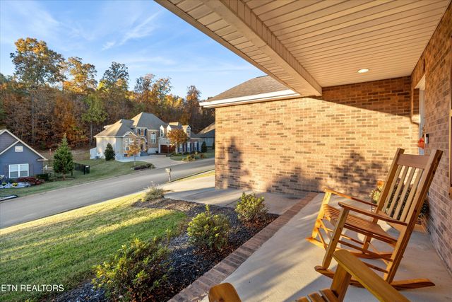 498 Oak Hills Drive, Lenoir City, TN 37771