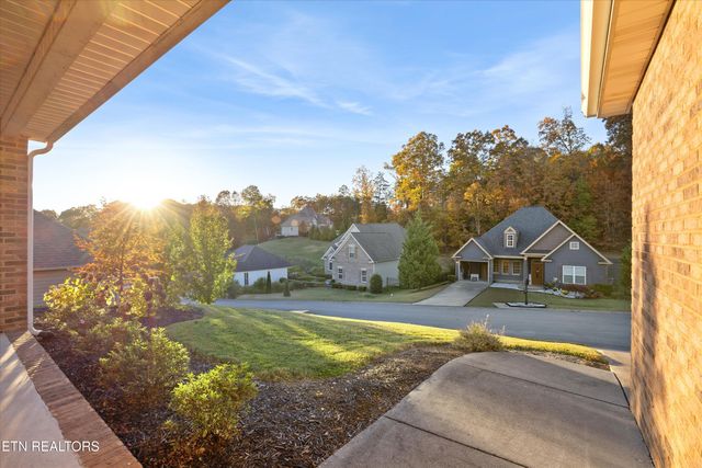 498 Oak Hills Drive, Lenoir City, TN 37771