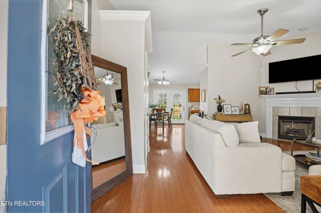 498 Oak Hills Drive, Lenoir City, TN 37771