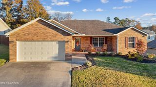 498 Oak Hills Drive, Lenoir City, TN 37771