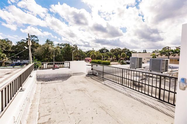 500 NE 167th St 2a, Miami, FL 33162