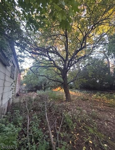 24 Arcadia Rd, Fair Lawn Boro, NJ 07410