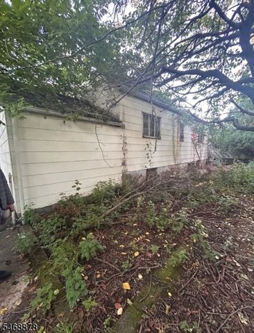24 Arcadia Rd, Fair Lawn Boro, NJ 07410