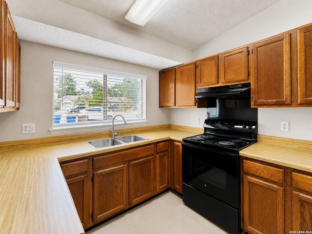 9839 VALLEY CABIN, San Antonio, TX 78250