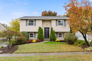 8720 Running Fox Cir, Louisville, KY 40291