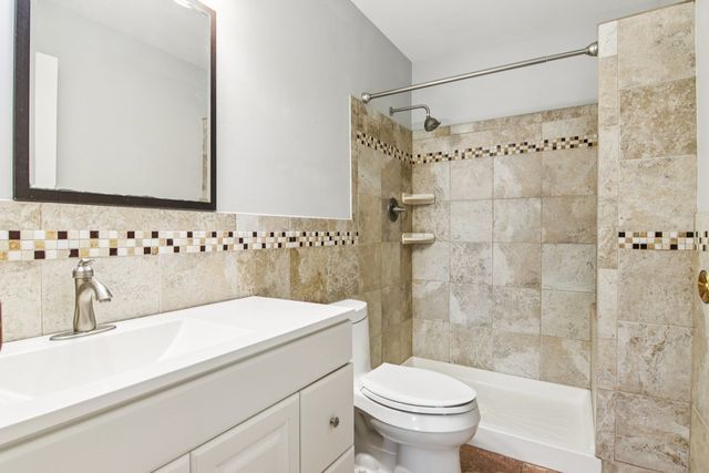 530 Devonshire Lane 13, Crystal Lake, IL 60014